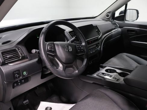 Used 2025 Honda Ridgeline Sport image 15