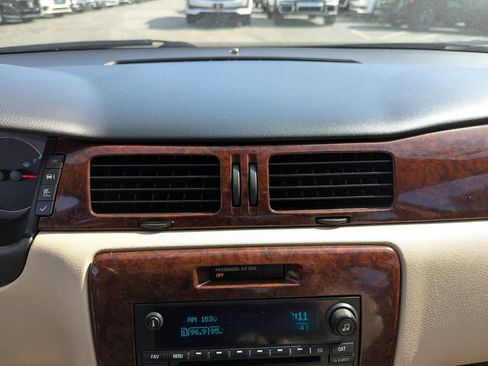 Used 2011 Chevrolet Impala LT w/ Luxury Edition Package FWD image 21