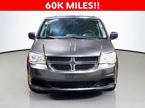 Used 2018 Dodge Grand Caravan SE FWD image 2