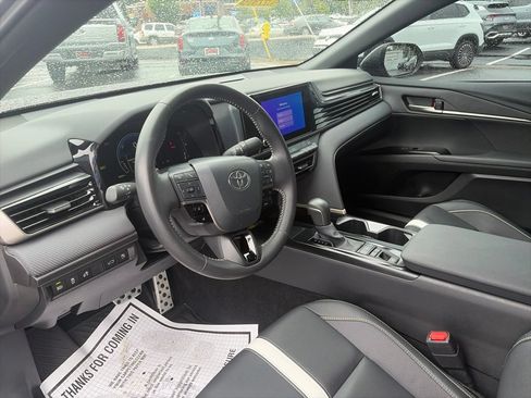 Used 2025 Toyota Camry SE w/ Convenience Package FWD image 17