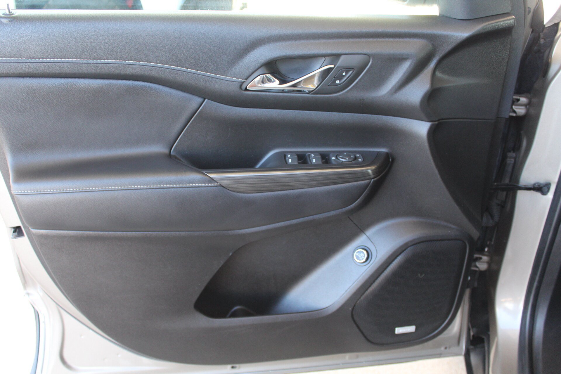 Used 2023 GMC Acadia SLT FWD image 34