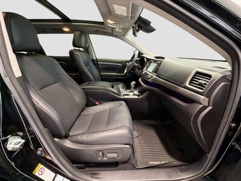 Certified 2017 Toyota Highlander Limited Platinum image 26