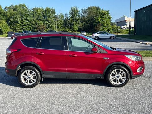 Used 2017 Ford Escape SE w/ Equipment Group 201A AWD/4WD image 8