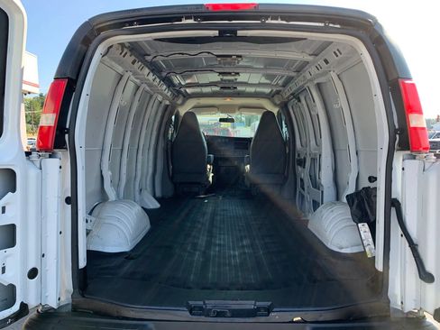 Used 2018 Chevrolet Express 2500 w/ Driver Convenience Package RWD image 32