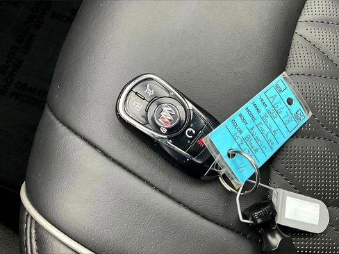 Used 2022 Buick Enclave Avenir w/ Avenir Technology Package image 11