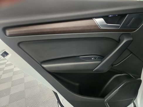 Used 2022 Audi Q5 2.0T Premium w/ Convenience Package image 21