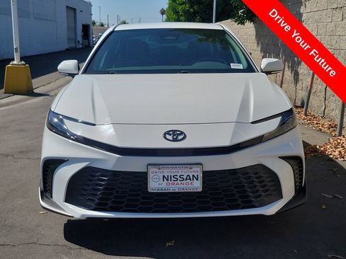 Used 2025 Toyota Camry SE w/ Convenience Package FWD image 30