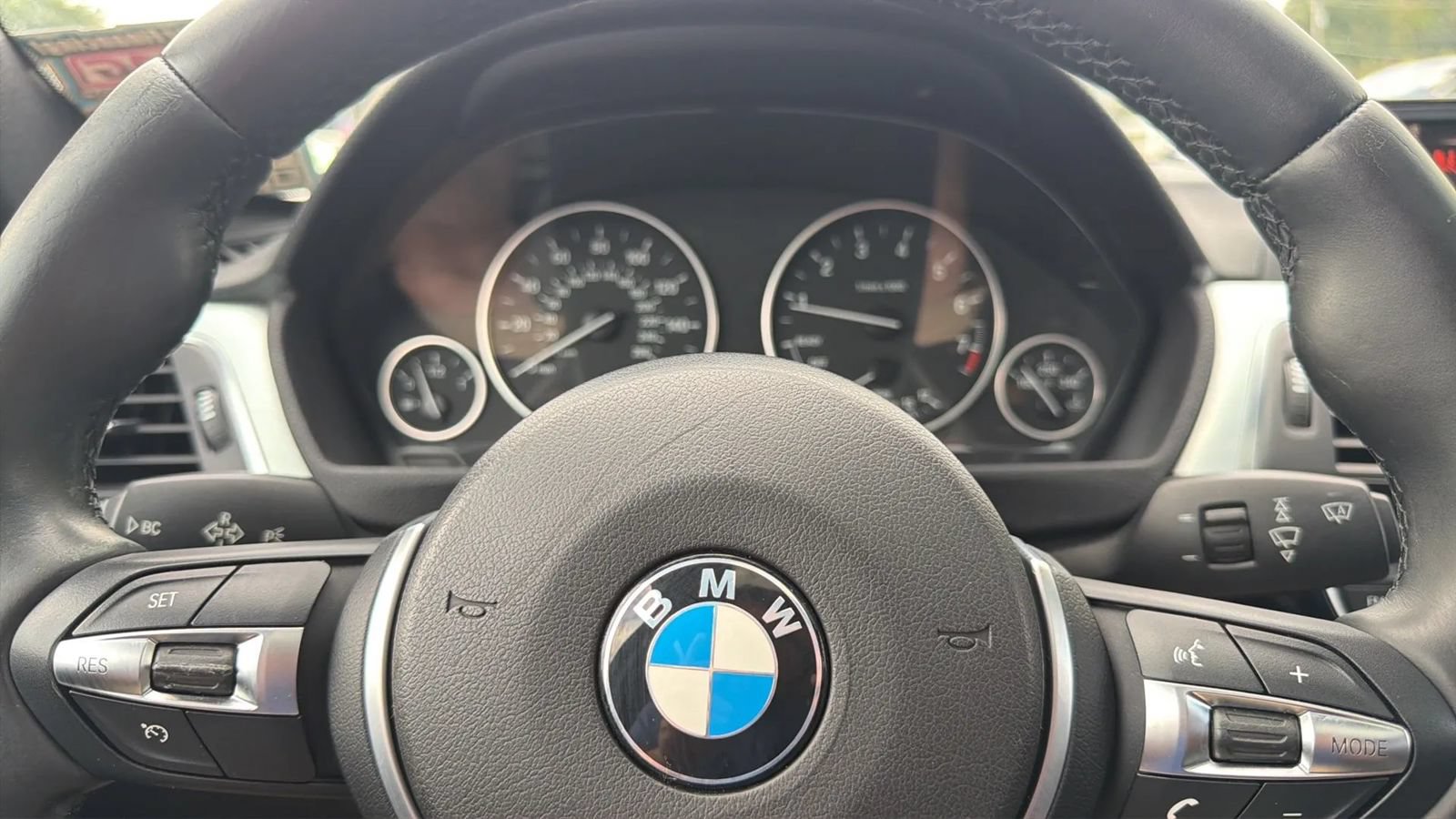 Used 2016 BMW 320i Sedan RWD image 18