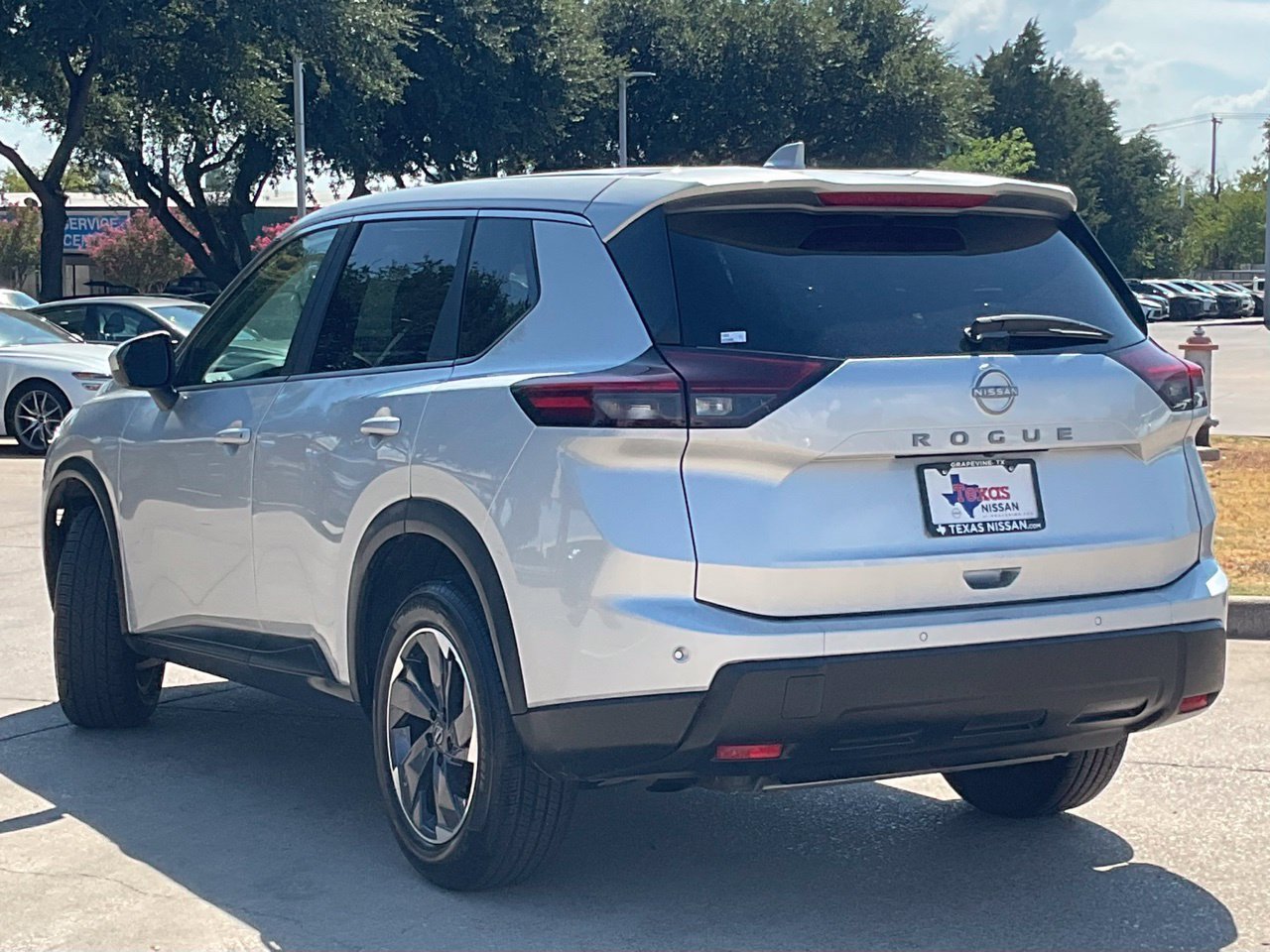 Used 2025 Nissan Rogue SV FWD image 6