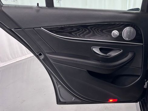 Used 2019 Mercedes-Benz E 300 4MATIC image 23