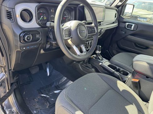 Certified 2025 Jeep Wrangler Unlimited Sahara w/ Safety Group AWD/4WD image 20