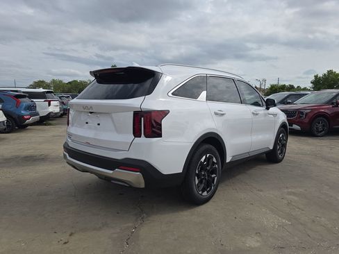 New 2026 Kia Sorento S FWD image 8