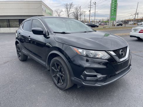 Used 2020 Nissan Rogue Sport S image 1
