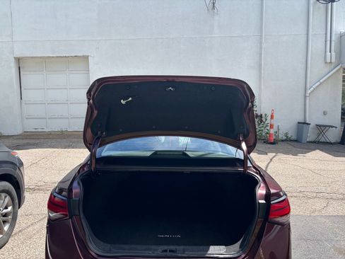 Used 2024 Nissan Sentra SV FWD image 30
