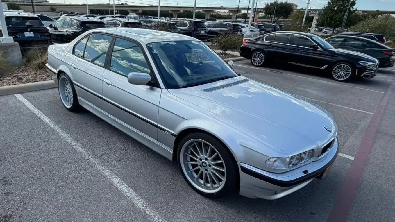 Used 2001 BMW 740i RWD image 2