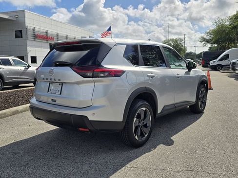 Certified 2025 Nissan Rogue SV FWD image 8