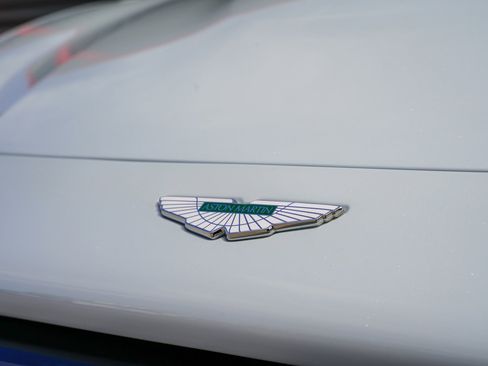 Used 2020 Aston Martin V8 Vantage Coupe image 9