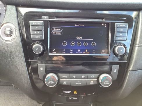 Used 2019 Nissan Rogue SV image 30