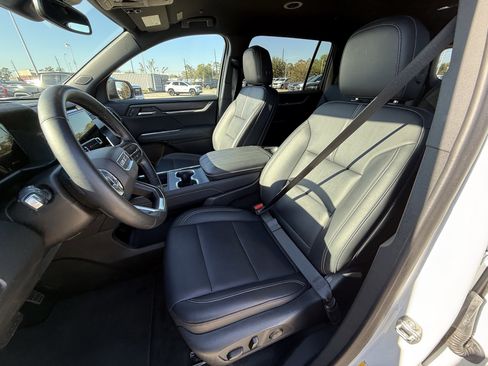 Used 2024 GMC Acadia Elevation image 26