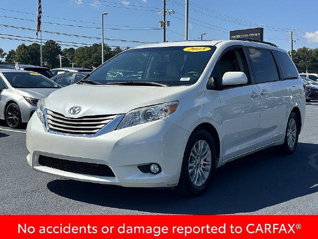 Used 2015 Toyota Sienna XLE Premium FWD image 3