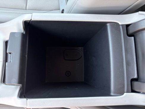 Used 2023 GMC Acadia SLT image 31