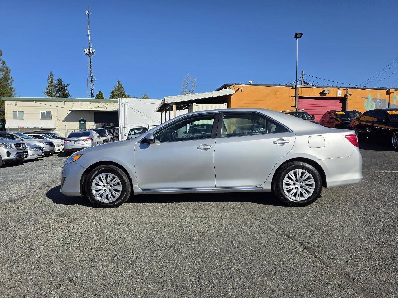 Used 2012 Toyota Camry LE FWD image 10