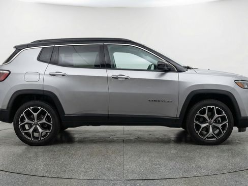 Used 2025 Jeep Compass Limited AWD/4WD image 11