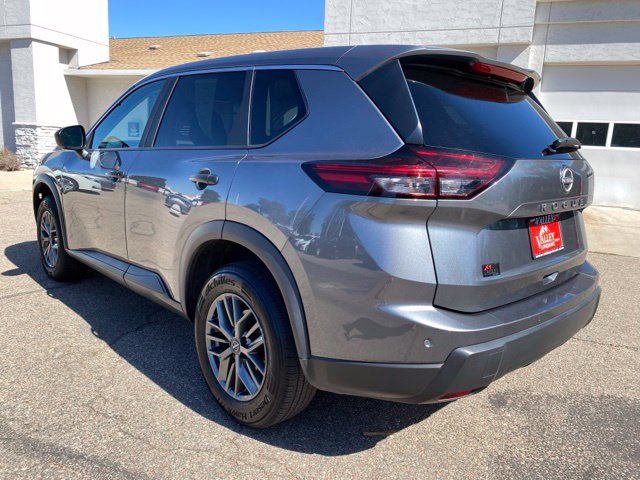 Used 2024 Nissan Rogue S FWD image 3