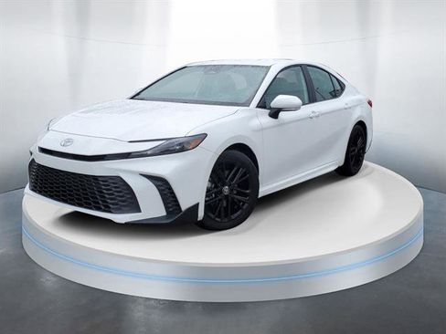 Used 2026 Toyota Camry SE image 1