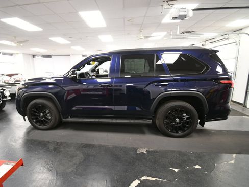 Certified 2025 Toyota Sequoia Limited w/ Tow Technology Package AWD/4WD image 5
