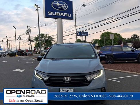 Used 2023 Honda Odyssey Sport image 2