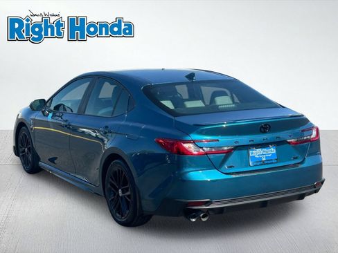 Used 2025 Toyota Camry SE w/ Convenience Package FWD image 4