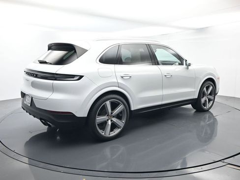 Certified 2025 Porsche Cayenne AWD/4WD image 15