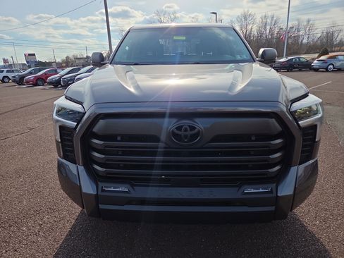 Used 2022 Toyota Tundra SR5 w/ SR5 Convenience Package image 8