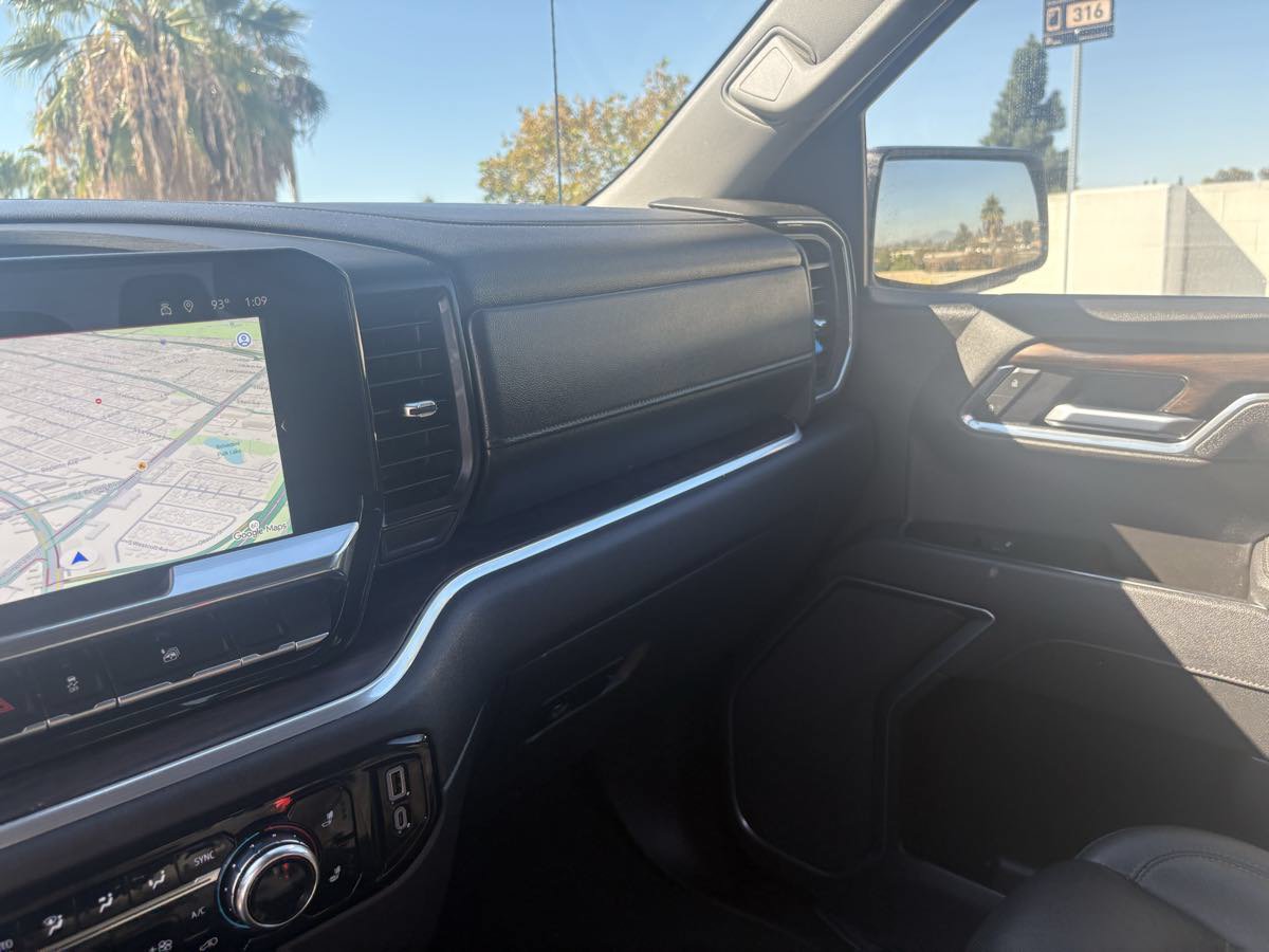Used 2025 GMC Sierra 1500 SLT AWD/4WD image 26
