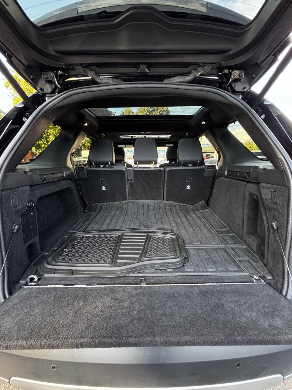 Used 2018 Land Rover Discovery HSE AWD/4WD image 14
