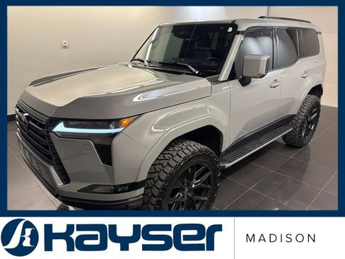 Used 2025 Lexus GX 550 w/ Accessory Package (2T) AWD/4WD image 3