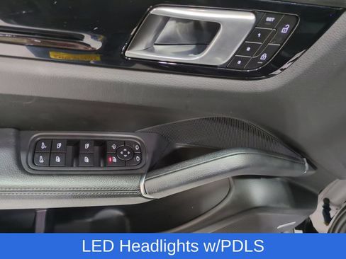 Used 2022 Porsche Cayenne w/ Premium Package AWD/4WD image 21