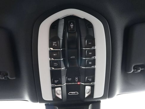 Used 2026 Porsche Macan AWD/4WD image 24