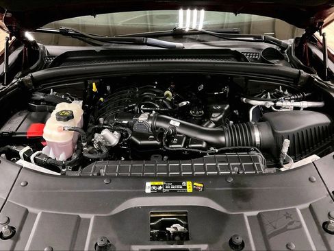 Used 2025 Jeep Grand Cherokee Altitude AWD/4WD image 10