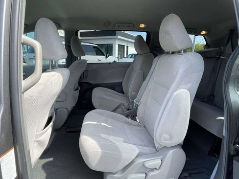 Used 2017 Toyota Sienna LE FWD image 11