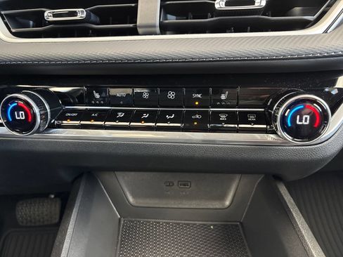 New 2026 Chevrolet Equinox LT w/ Convenience Package II FWD image 24