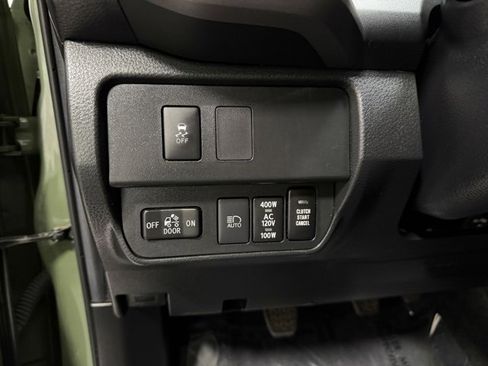 Used 2022 Toyota Tacoma TRD Off-Road image 17