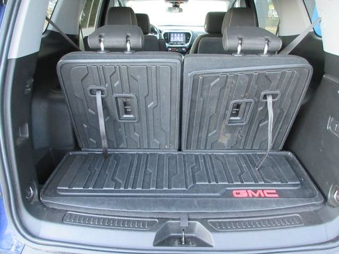 Used 2023 GMC Acadia SLE w/ Driver Convenience Package FWD image 10