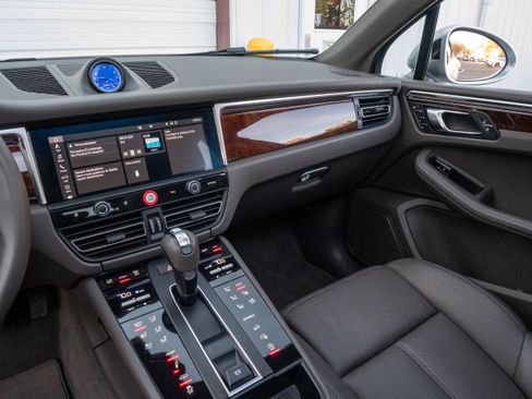 Used 2023 Porsche Macan image 23