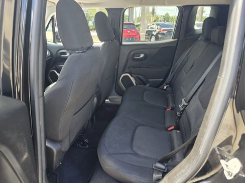 Used 2016 Jeep Renegade Latitude FWD image 9