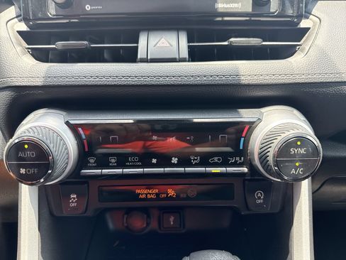 Certified 2021 Toyota RAV4 XLE FWD image 16
