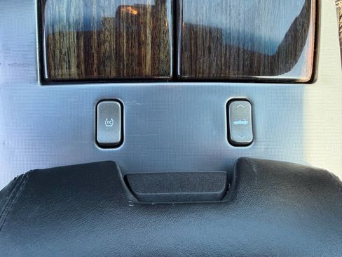 Used 2007 Cadillac XLR V RWD image 33