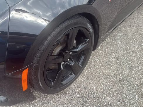 Used 2017 Chevrolet Camaro LT w/ Technology Package RWD image 9