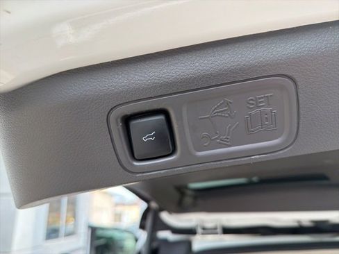 Used 2021 Ford Expedition Limited image 19